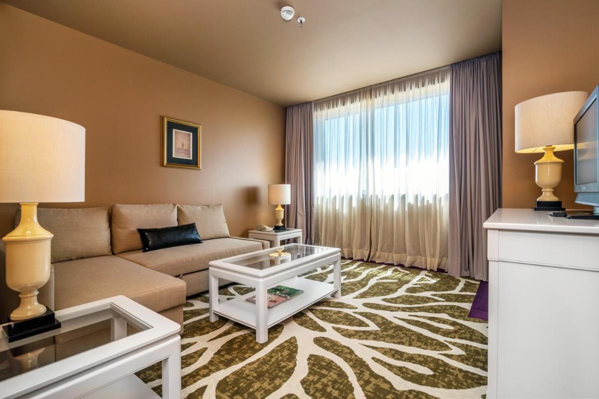 Uma área de estar em Holiday Inn Porto Gaia by IHG