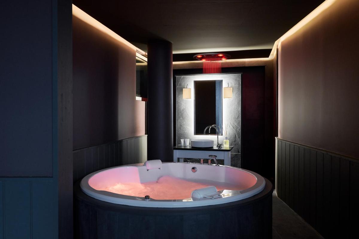 Salle de bains dans l'établissement Hôtel Plage Palace & Spa