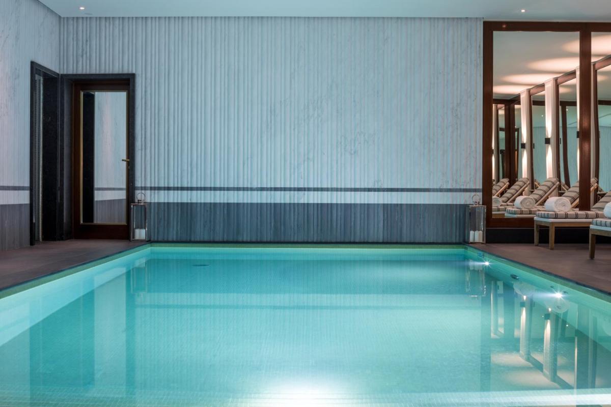 Piscine de l'établissement J.K. Place Paris ou située à proximité