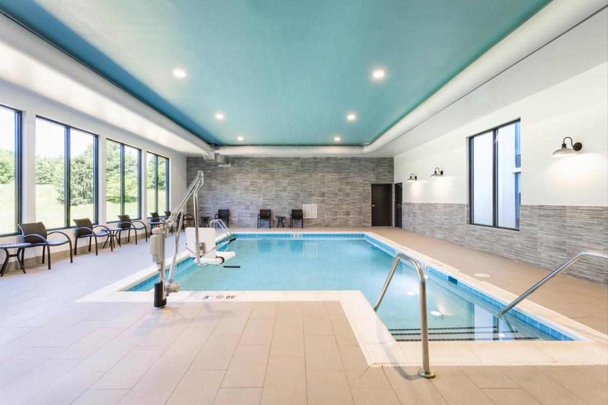 Holiday Inn Roanoke Airport - Conference CTR, an IHG Hotel - Housity