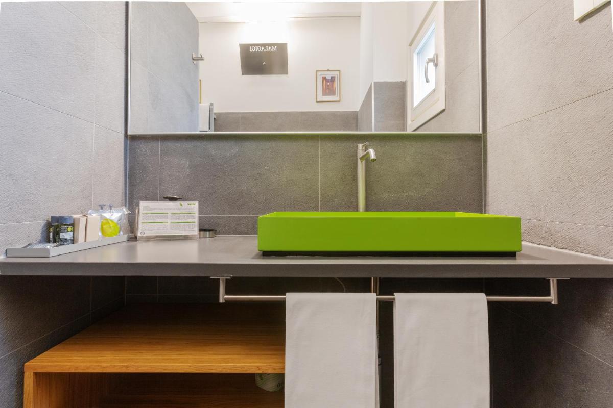 Malagigi Guest House - Housity