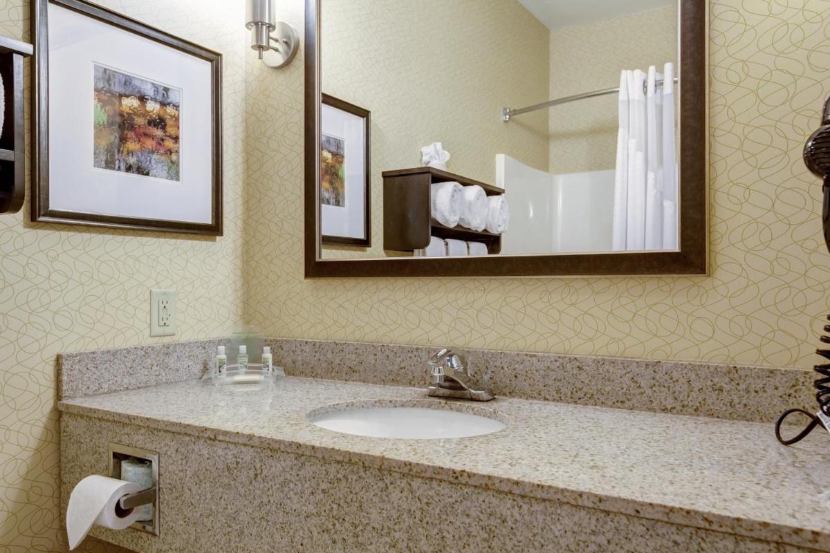 Holiday Inn Poplar Bluff by IHG - Housity