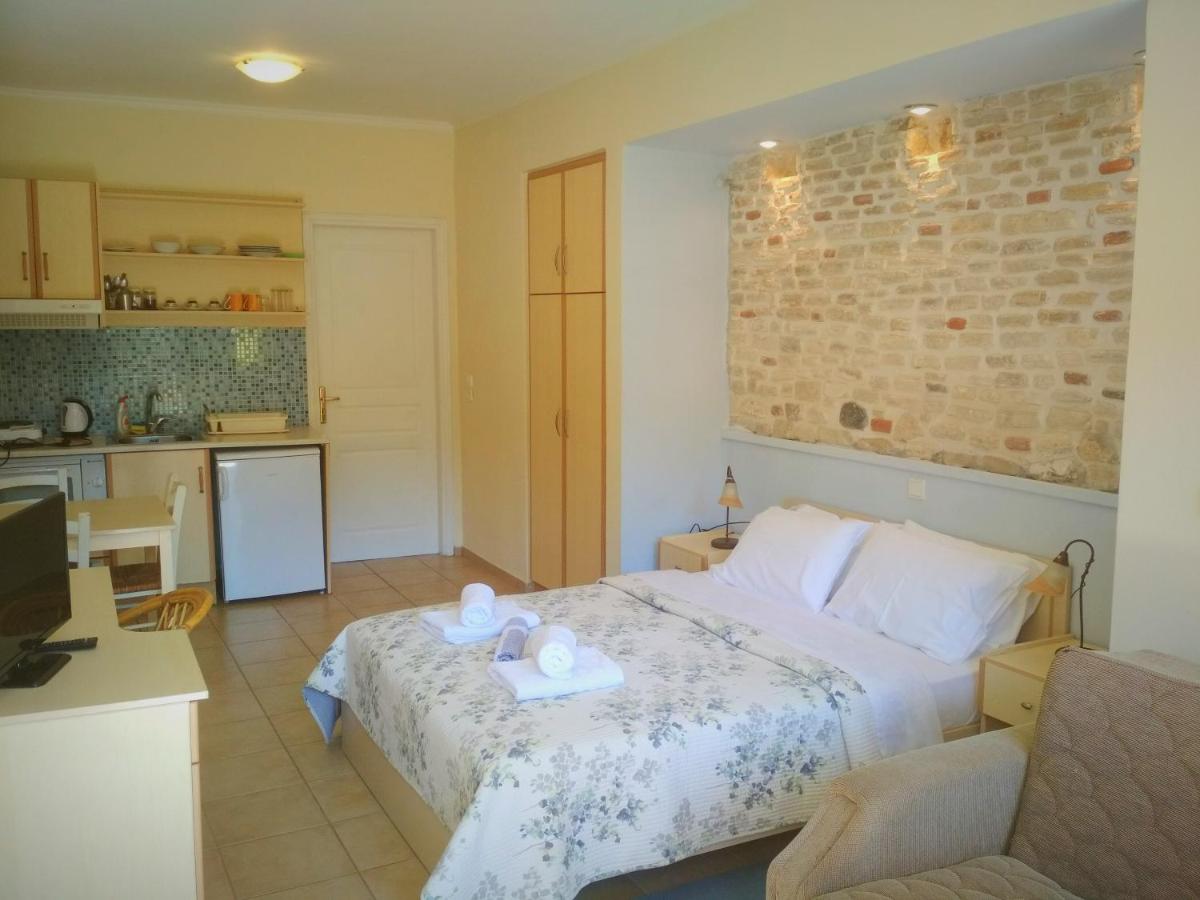 Rent Rooms Alexiou - Housity