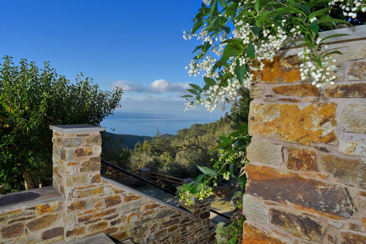 House in Εndless green - Arethousa, Ikaria - Housity
