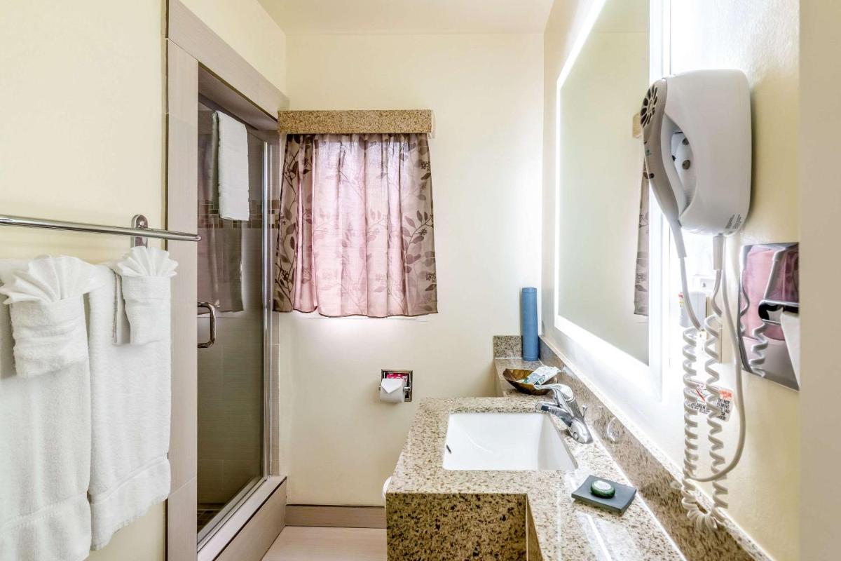 Inn at 50 Long Beach Convention Center - Housity
