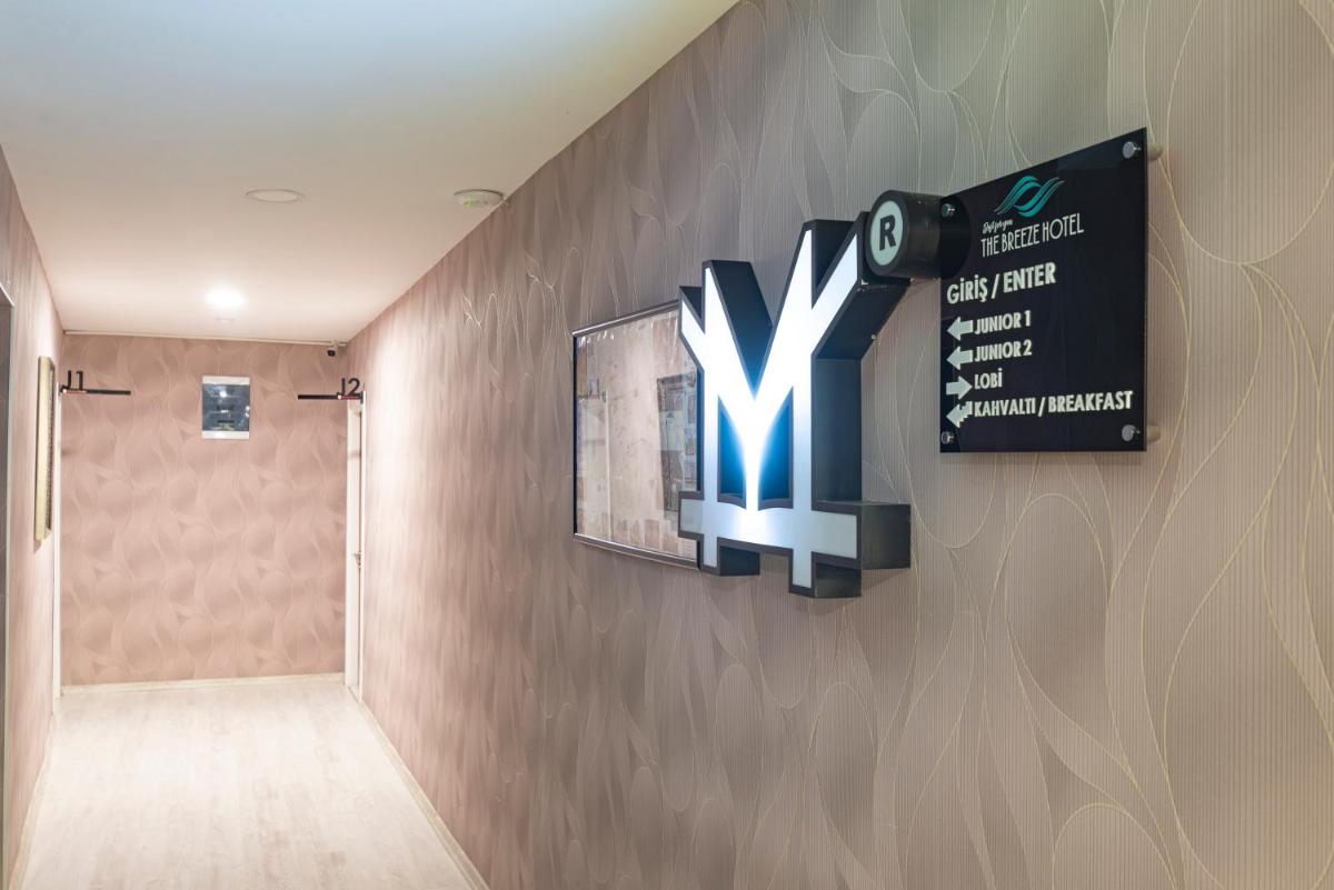 Suitetrails - The Breeze Hotel