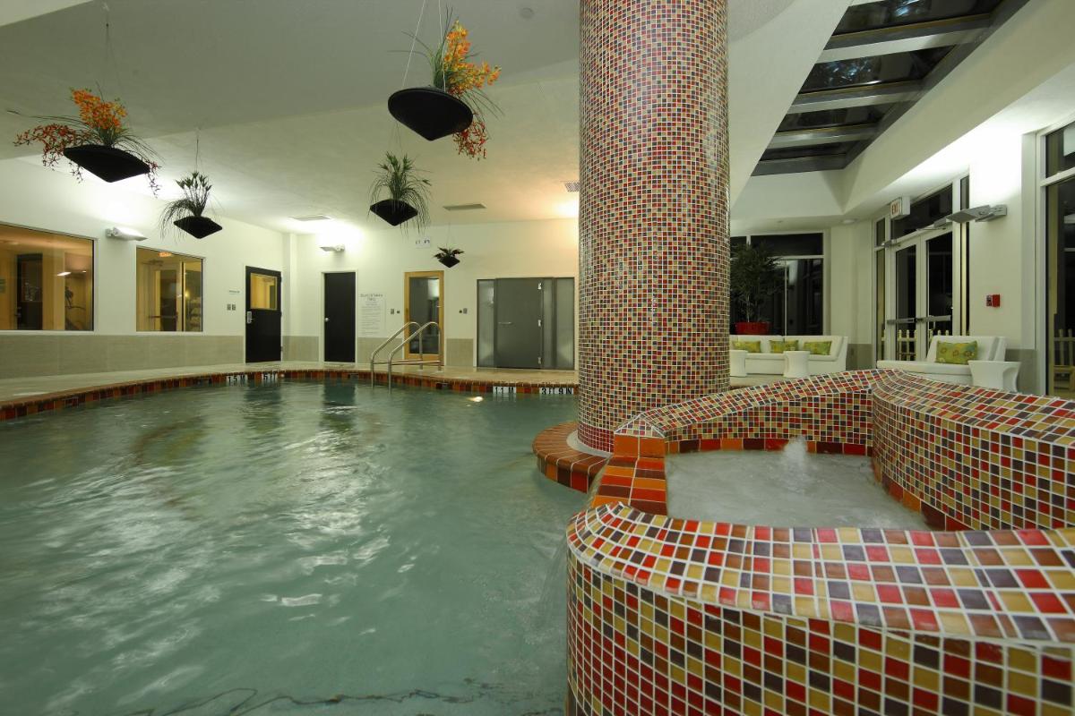 Holiday Inn - Sarasota Bradenton Airport, an IHG Hotel - Housity
