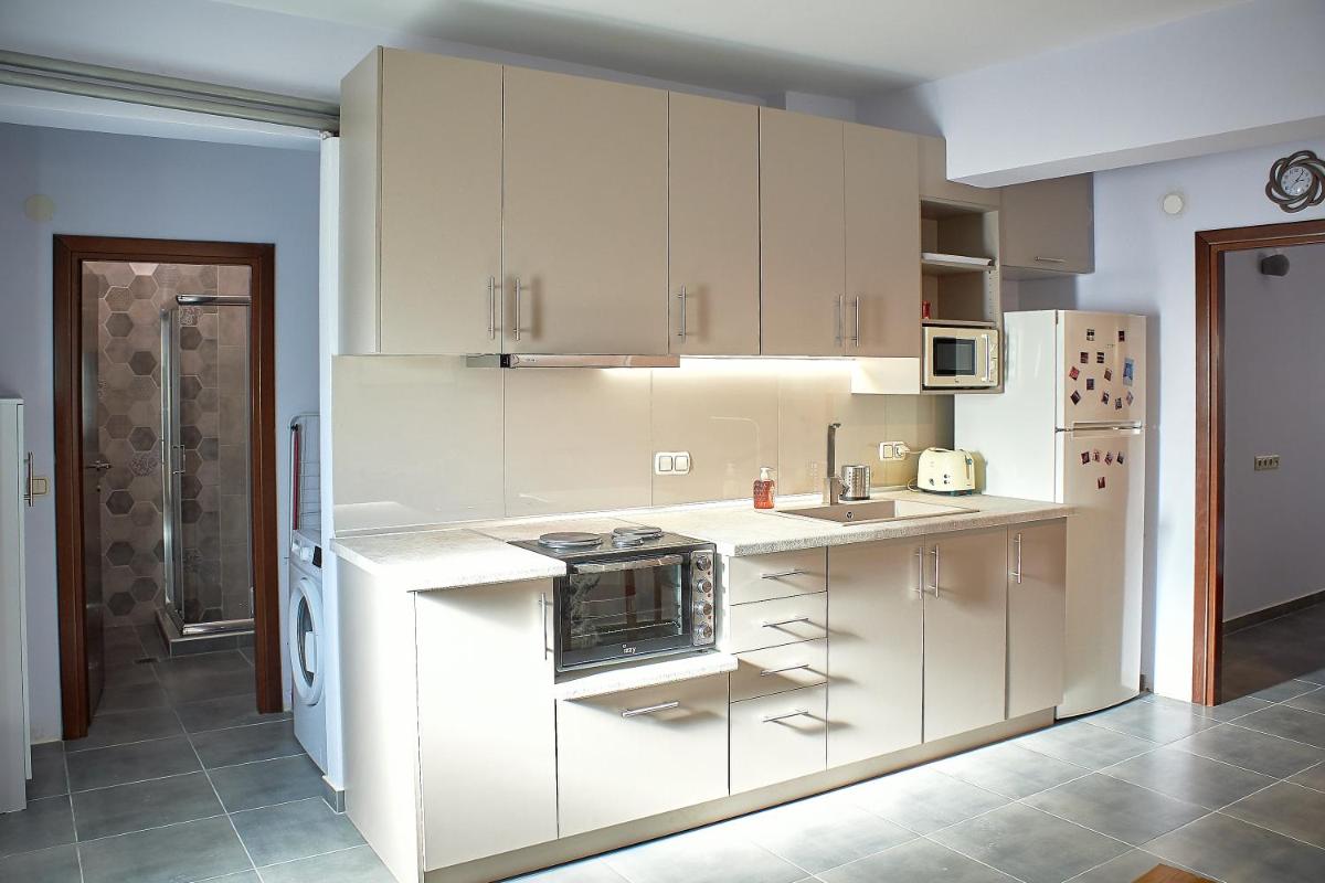 Varvara Lake Dramatown Studio - Housity