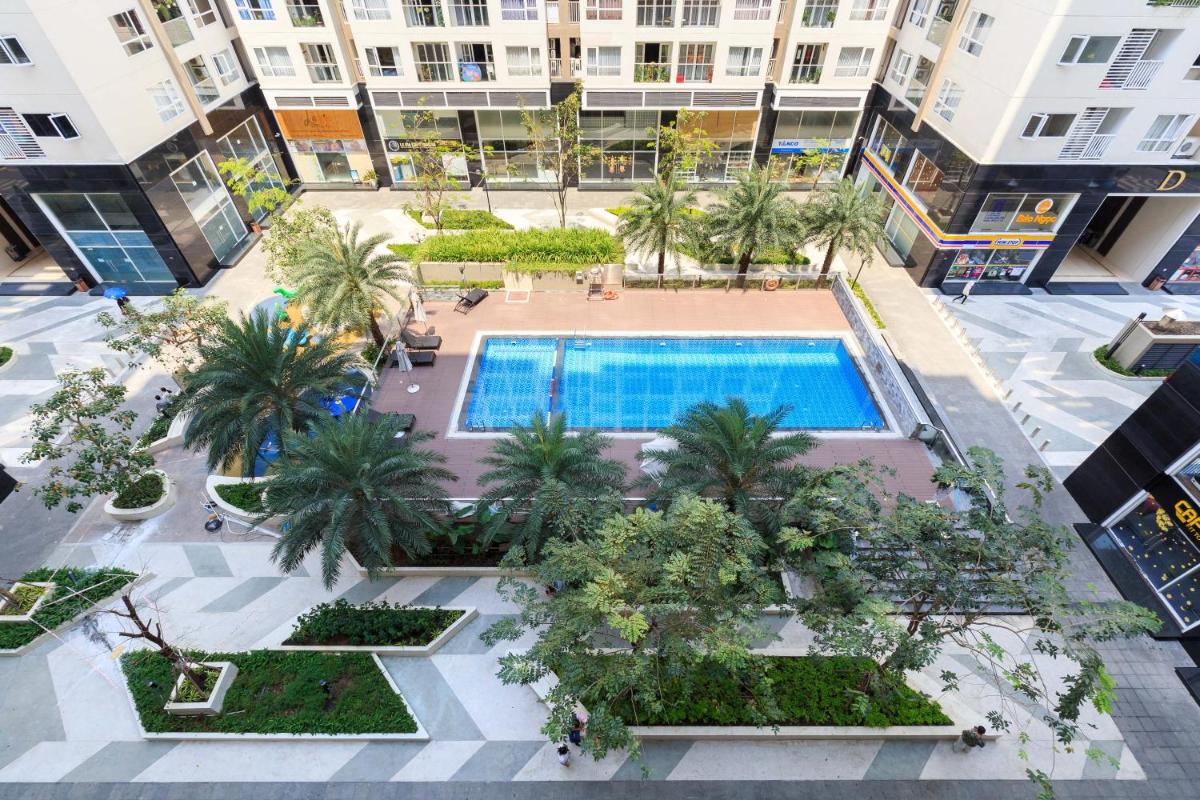 Sky Center Near Airport - Housity