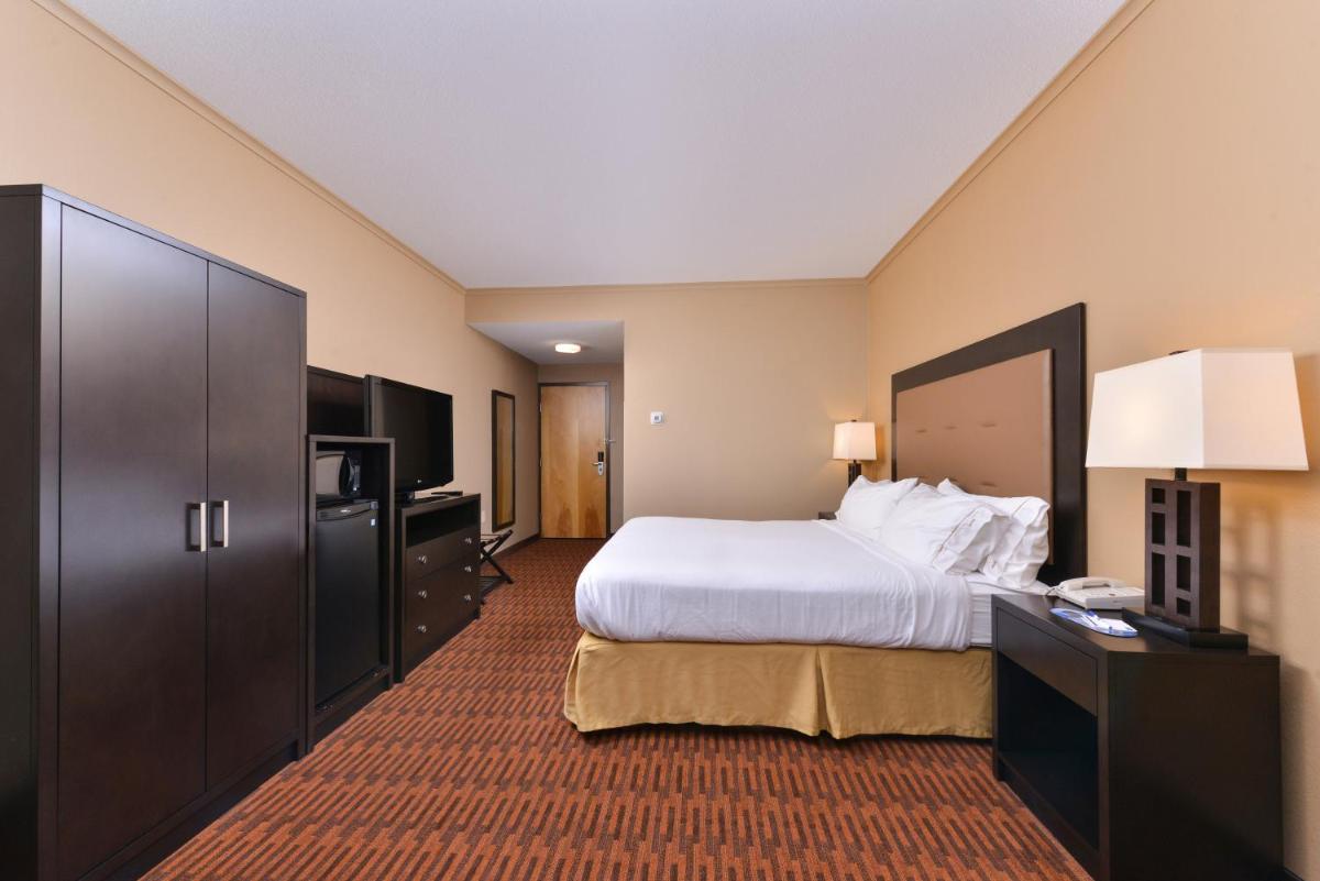 Holiday Inn Express Breezewood by IHG - Housity