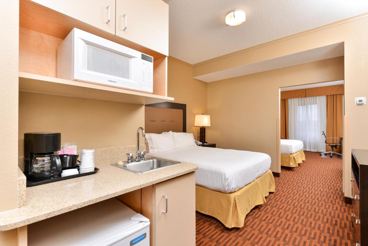 Holiday Inn Express Breezewood by IHG - Housity