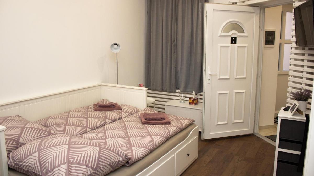 Black Stilt Apartments B1 - Housity