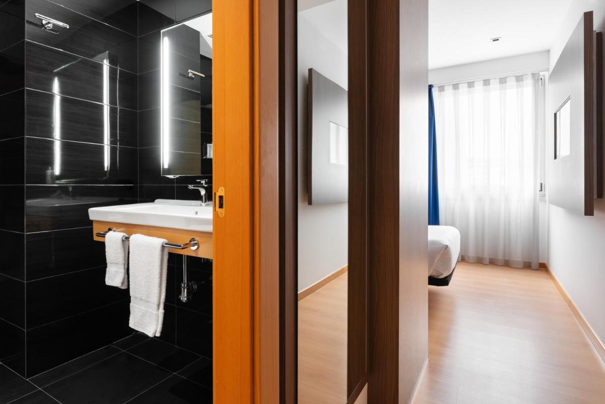 Eurostars Blue Coruña - Housity