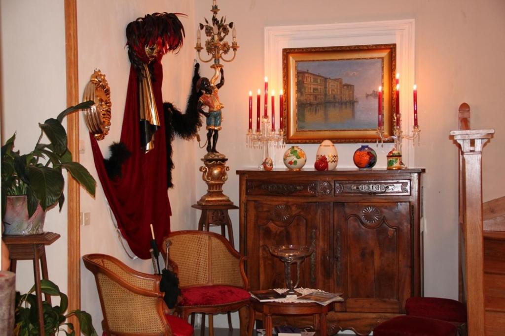 Le PETIT CHATEAU - Tiffauges proche Puy duFou - Housity