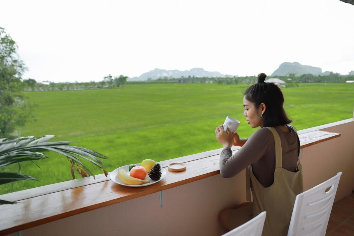 Private cozy family house, paddy field scenery - Housity