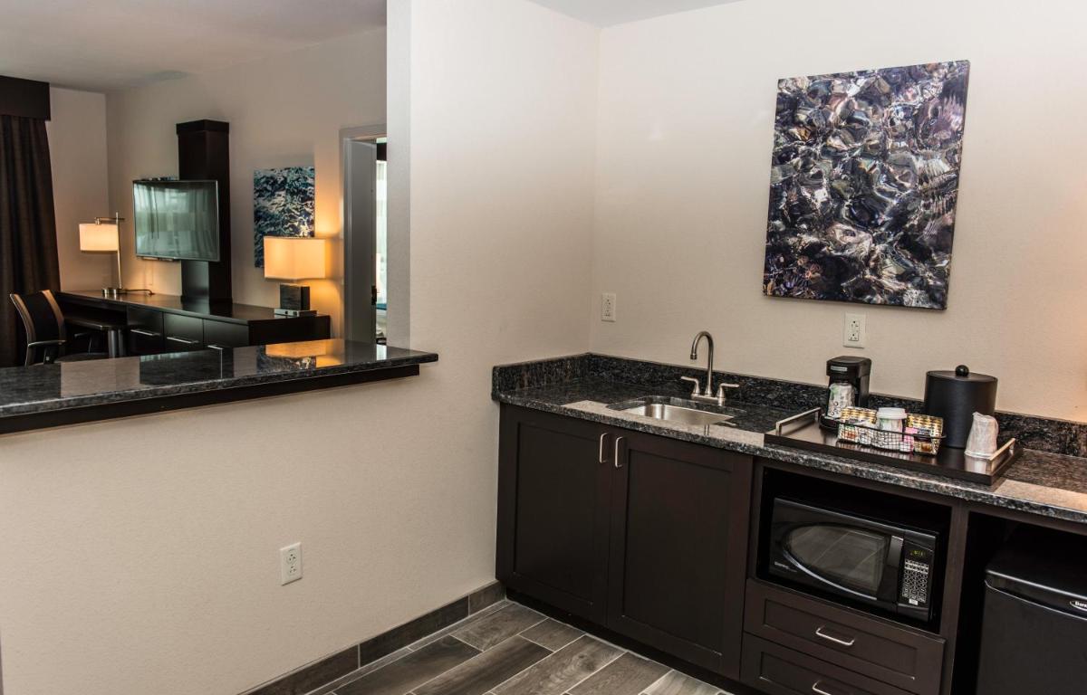 Holiday Inn Paducah Riverfront by IHG - Housity