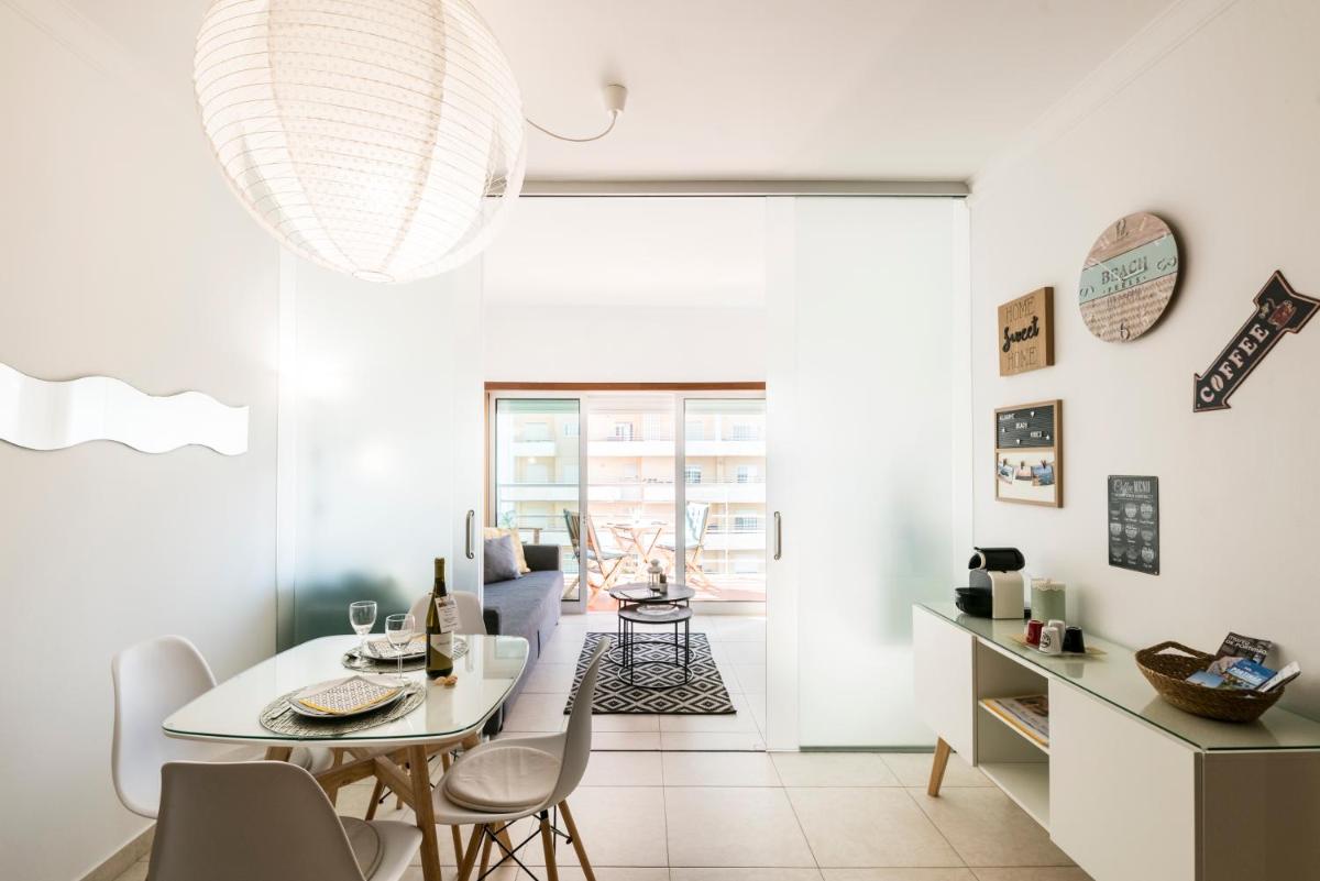Algarve Beach Vibes Apartment, WiFi, Pool, AC, BBQ - Housity