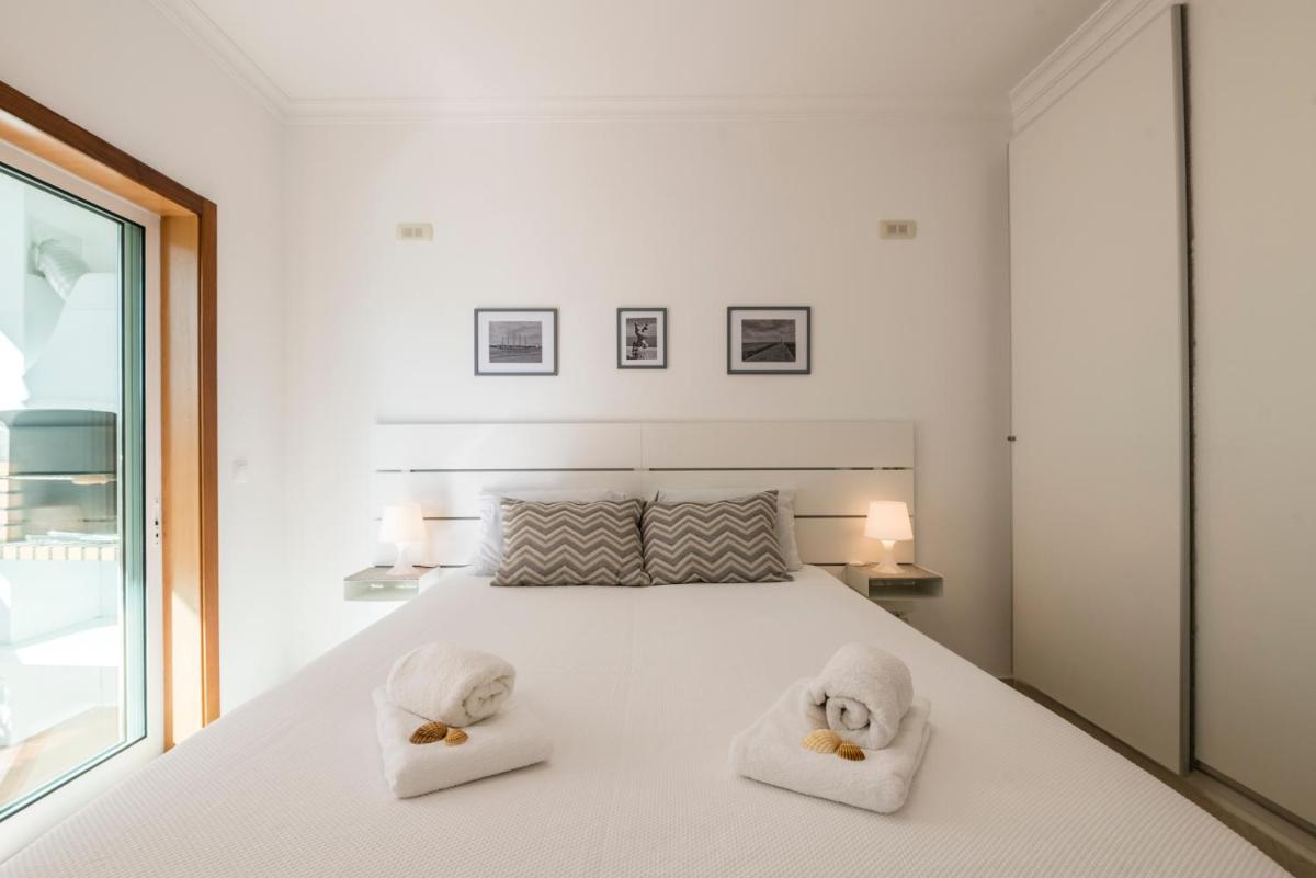 Algarve Beach Vibes Apartment, WiFi, Pool, AC, BBQ - Housity