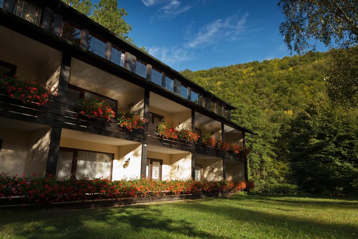 Land-gut-Hotel Forellenhof - Housity