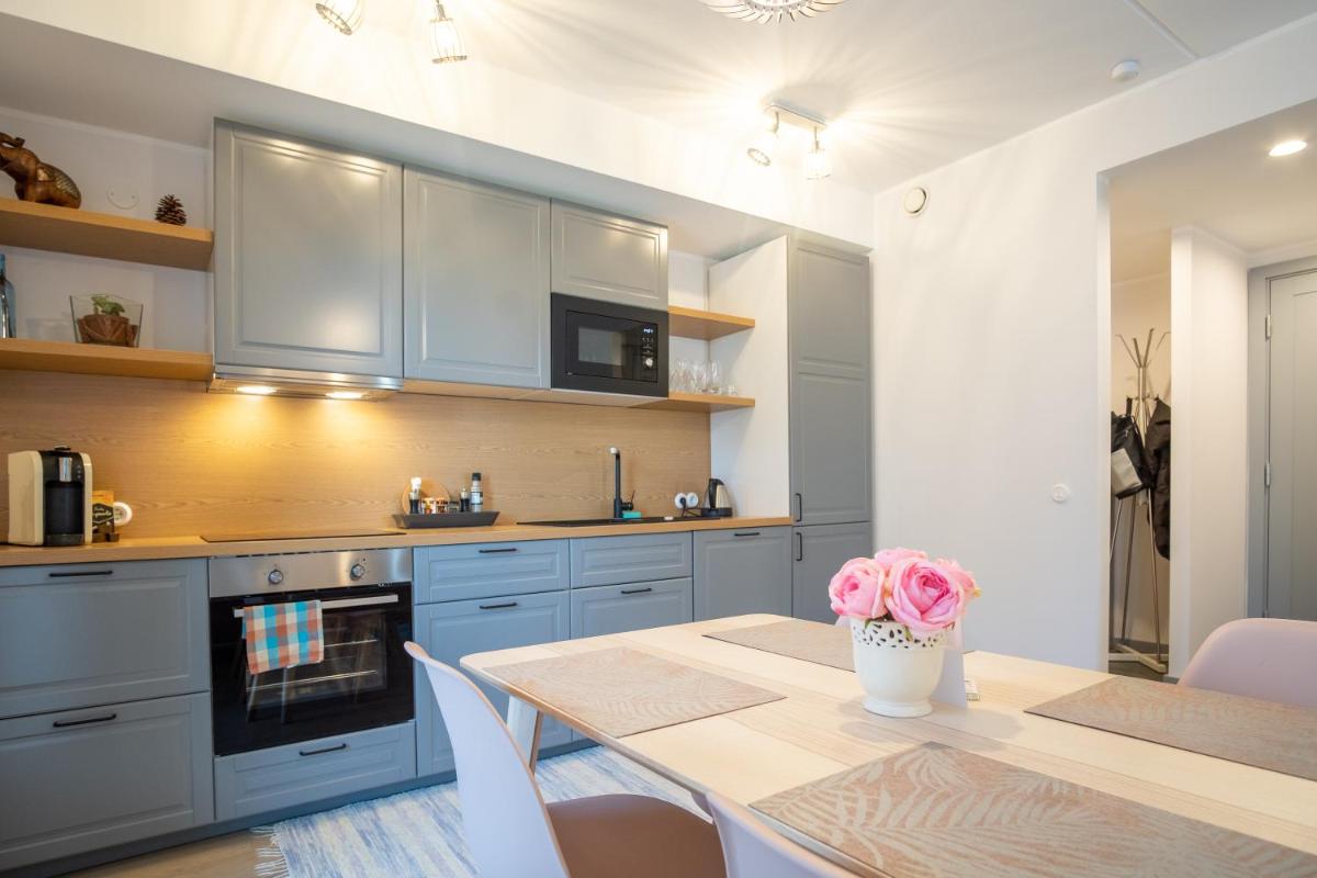 Dream Stay - Brand New Apartment with Balcony & Free Parking - Housity