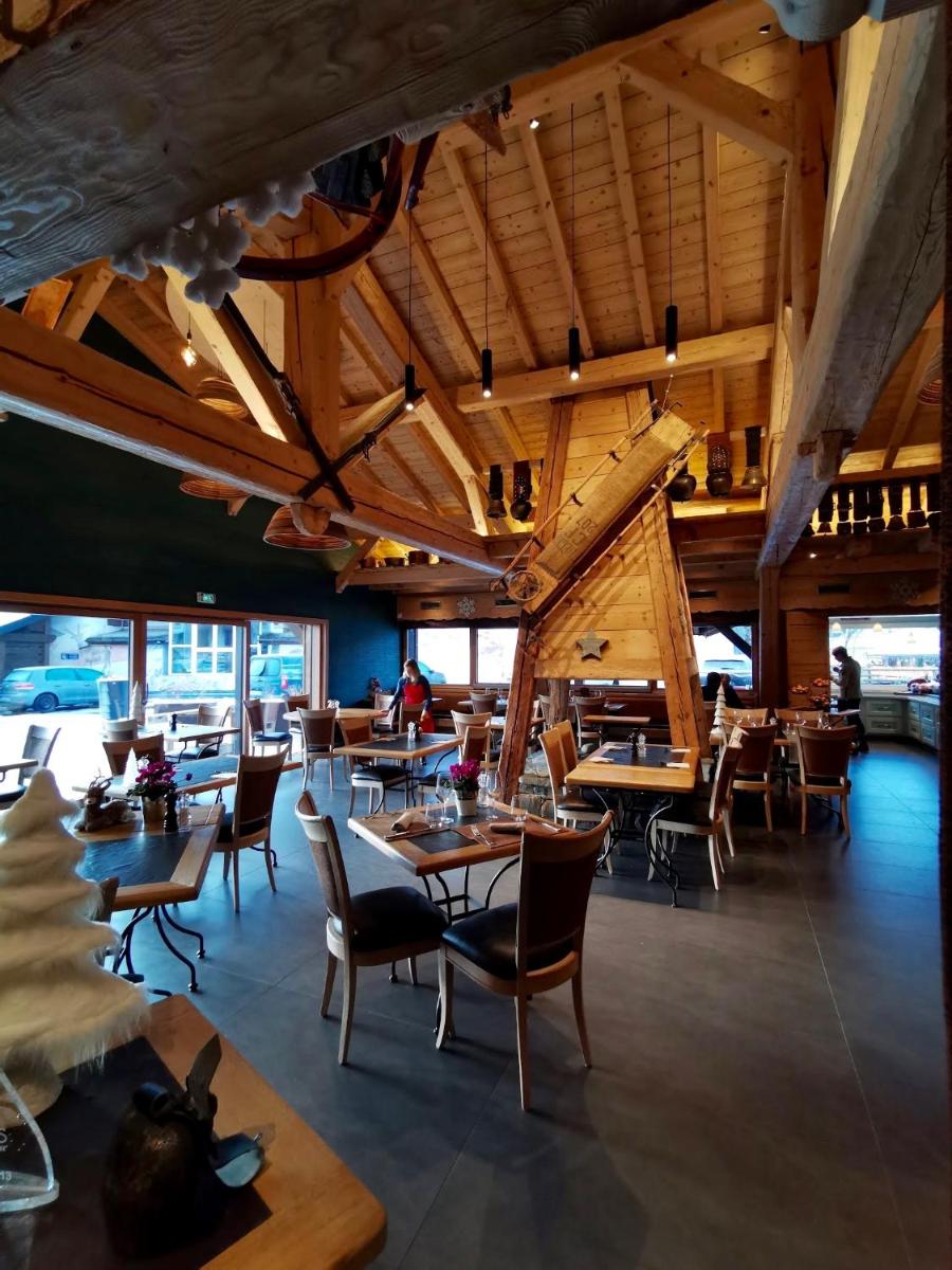 Restaurant ou autre lieu de restauration dans l'établissement Les Gentianettes Hotel & Spa