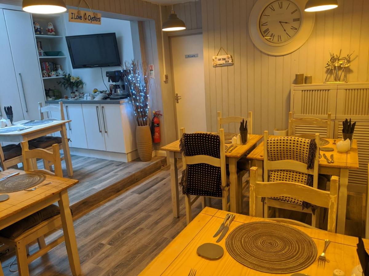 Aqua Bay Guest House - Housity