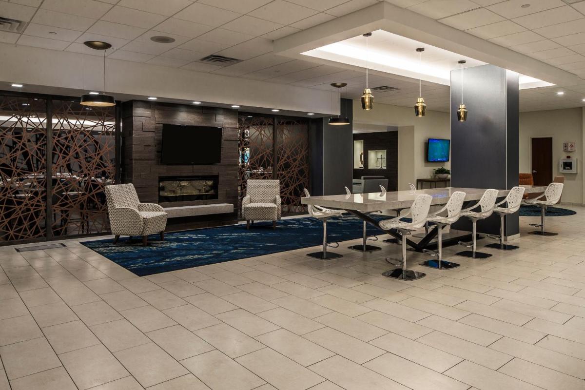 Crowne Plaza Hotel and Suites Pittsburgh South, an IHG Hotel - Housity