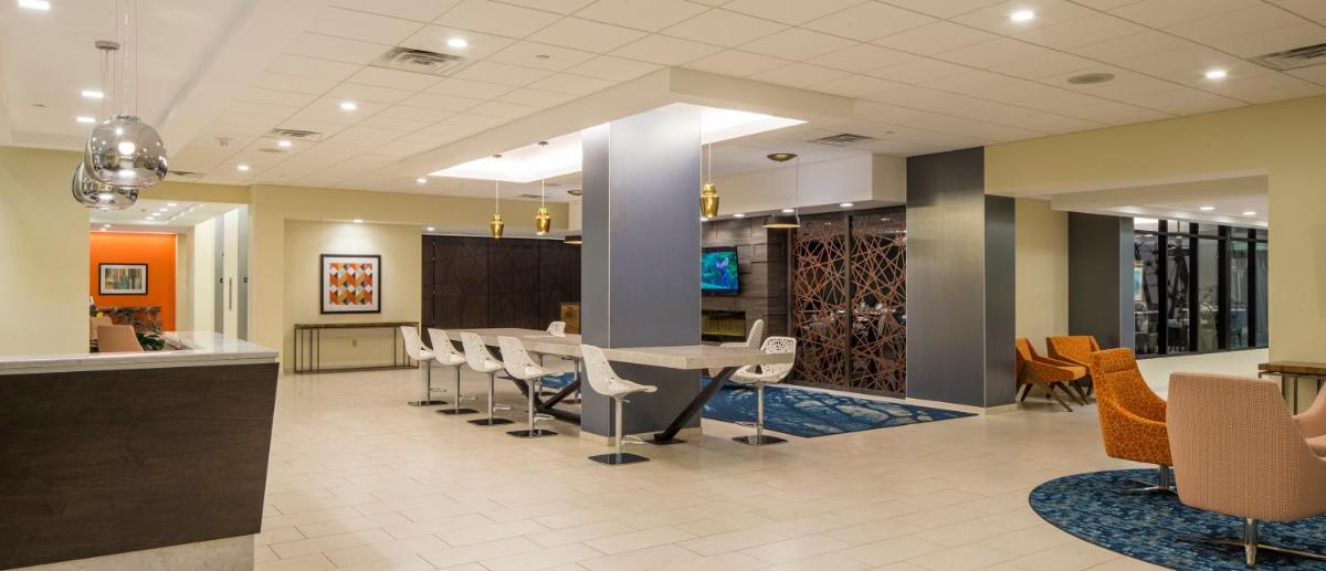 Crowne Plaza Hotel and Suites Pittsburgh South, an IHG Hotel - Housity
