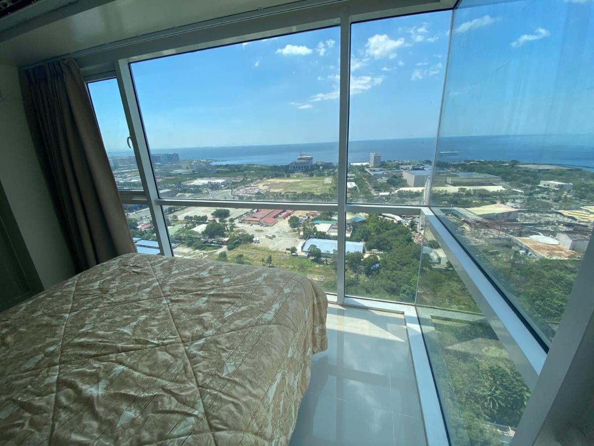 Deluxe End Unit Overlooking Manila Bay - Housity