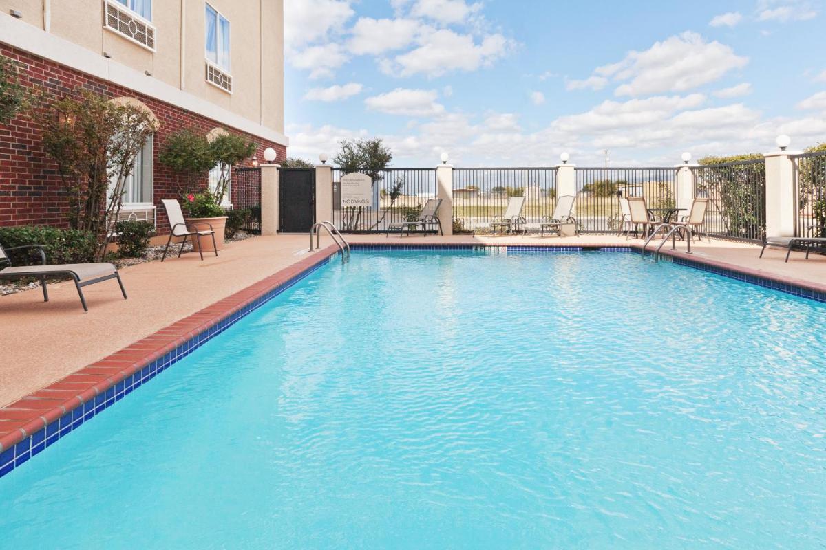 Holiday Inn Express Hotel and Suites Abilene, an IHG Hotel - Housity
