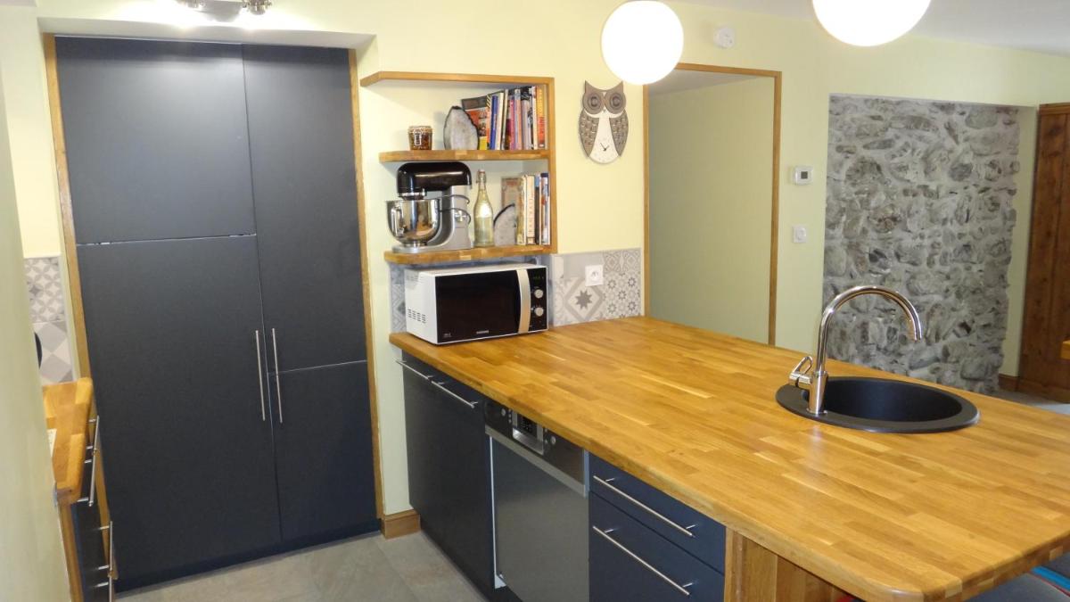 Great house in center of Luz St Sauveur - Housity