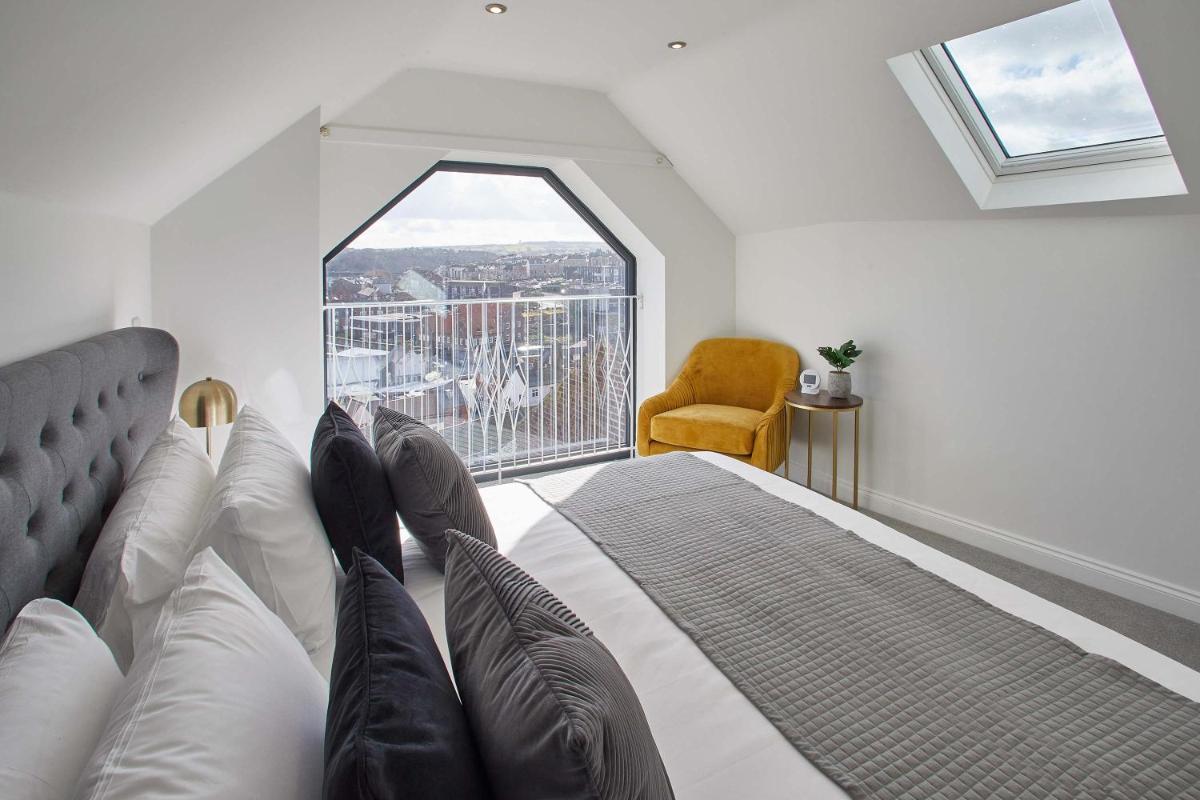 Host & Stay - The Penthouse, Hudsons Yard House - Housity