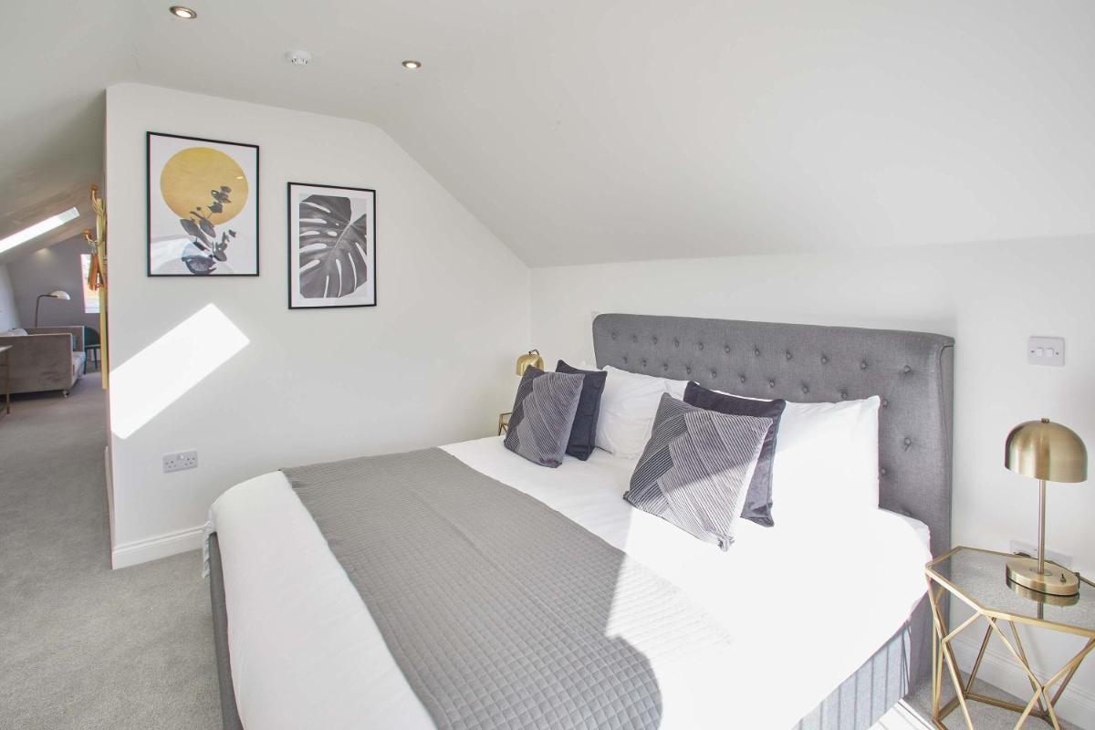 Host & Stay - The Penthouse, Hudsons Yard House - Housity
