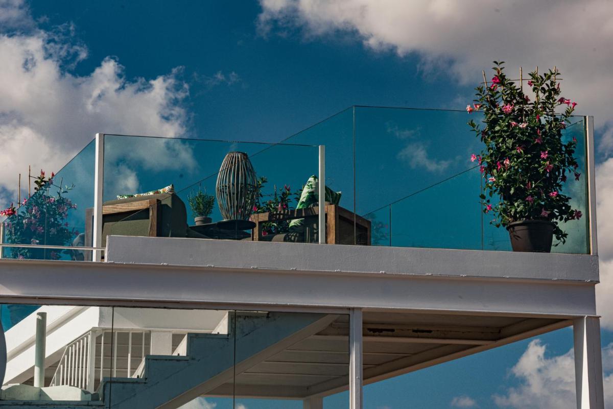 Un balcón o terraza de Puro Hotel Oasis Urbano