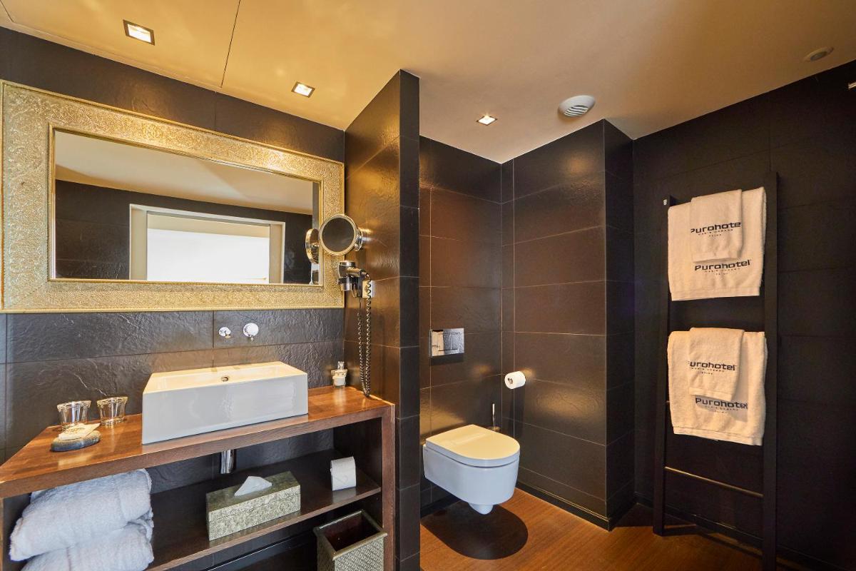 Un baño de Puro Hotel Oasis Urbano