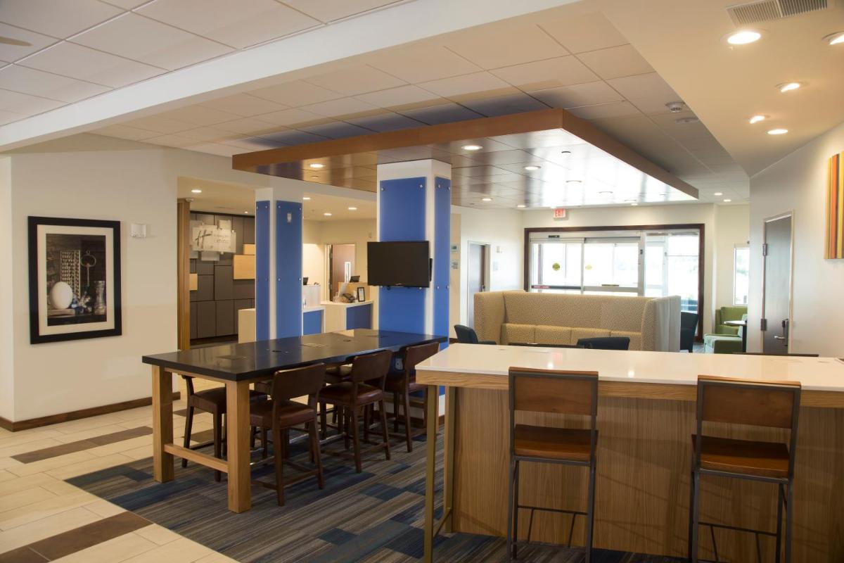 Holiday Inn Express & Suites Monroe by IHG - Housity