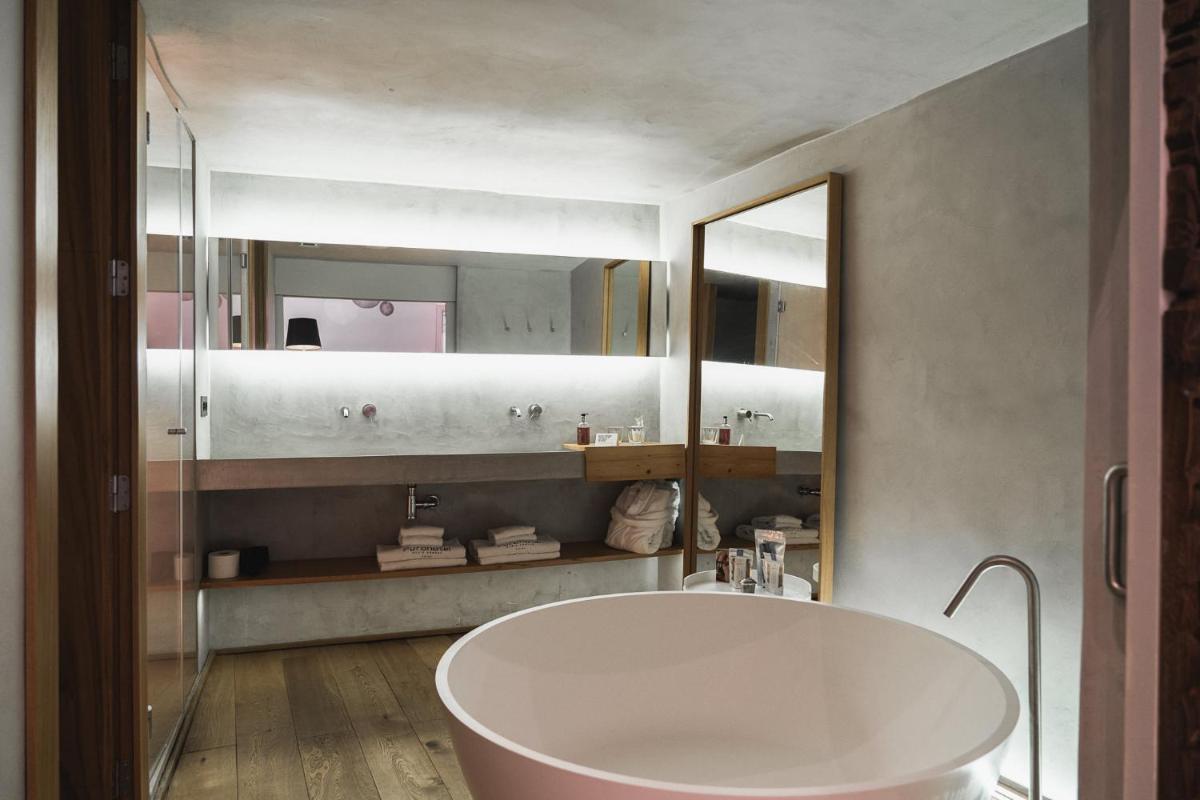 Un baño de Puro Hotel Oasis Urbano