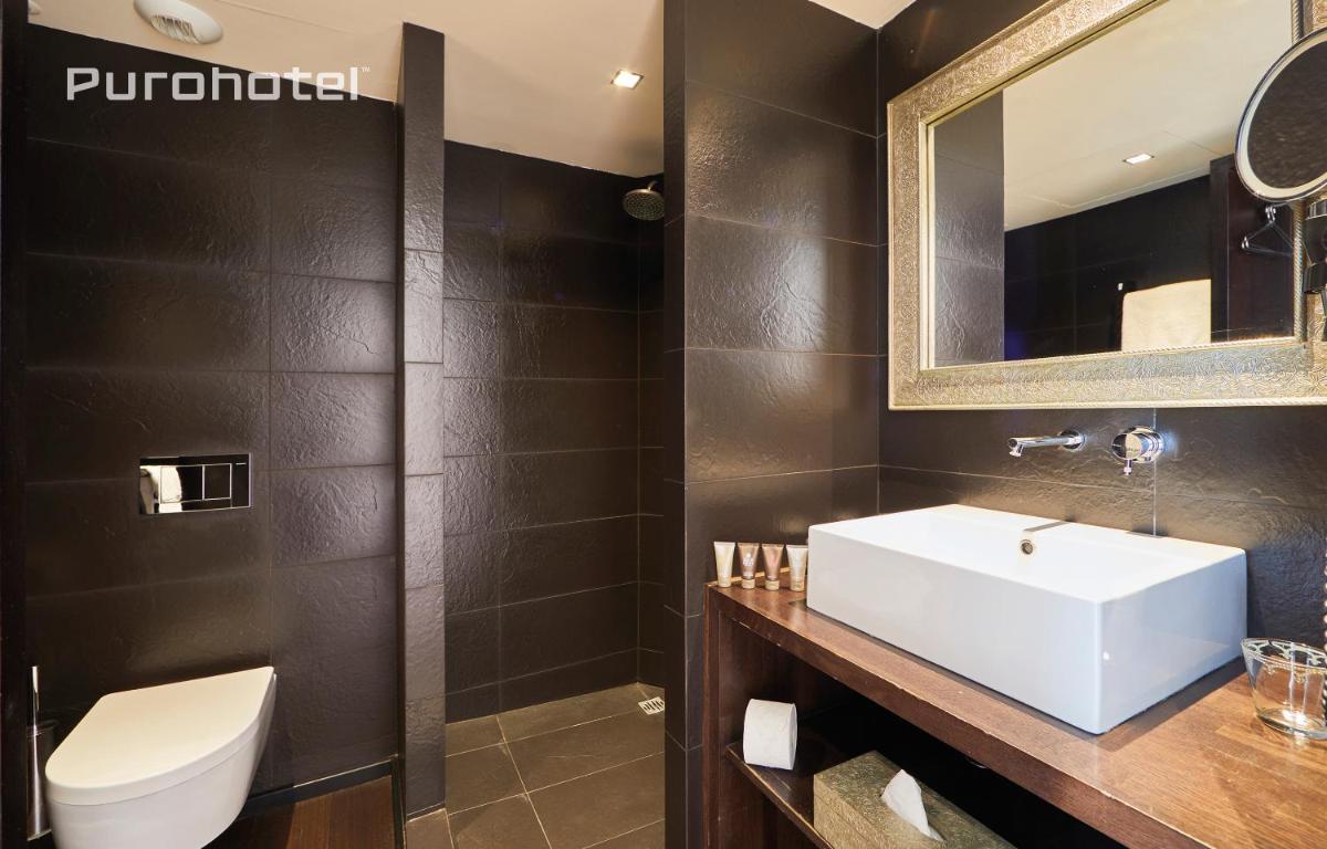 Un baño de Puro Hotel Oasis Urbano