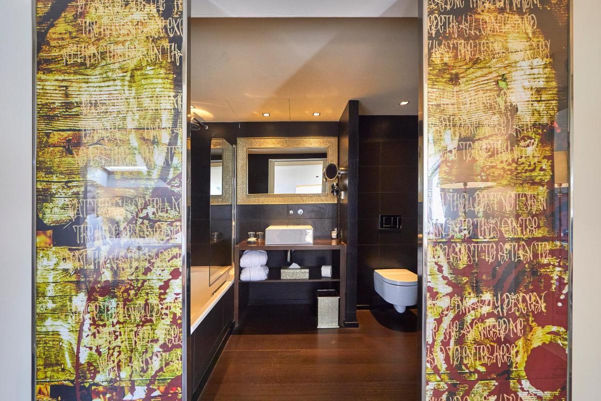 Un baño de Puro Hotel Oasis Urbano