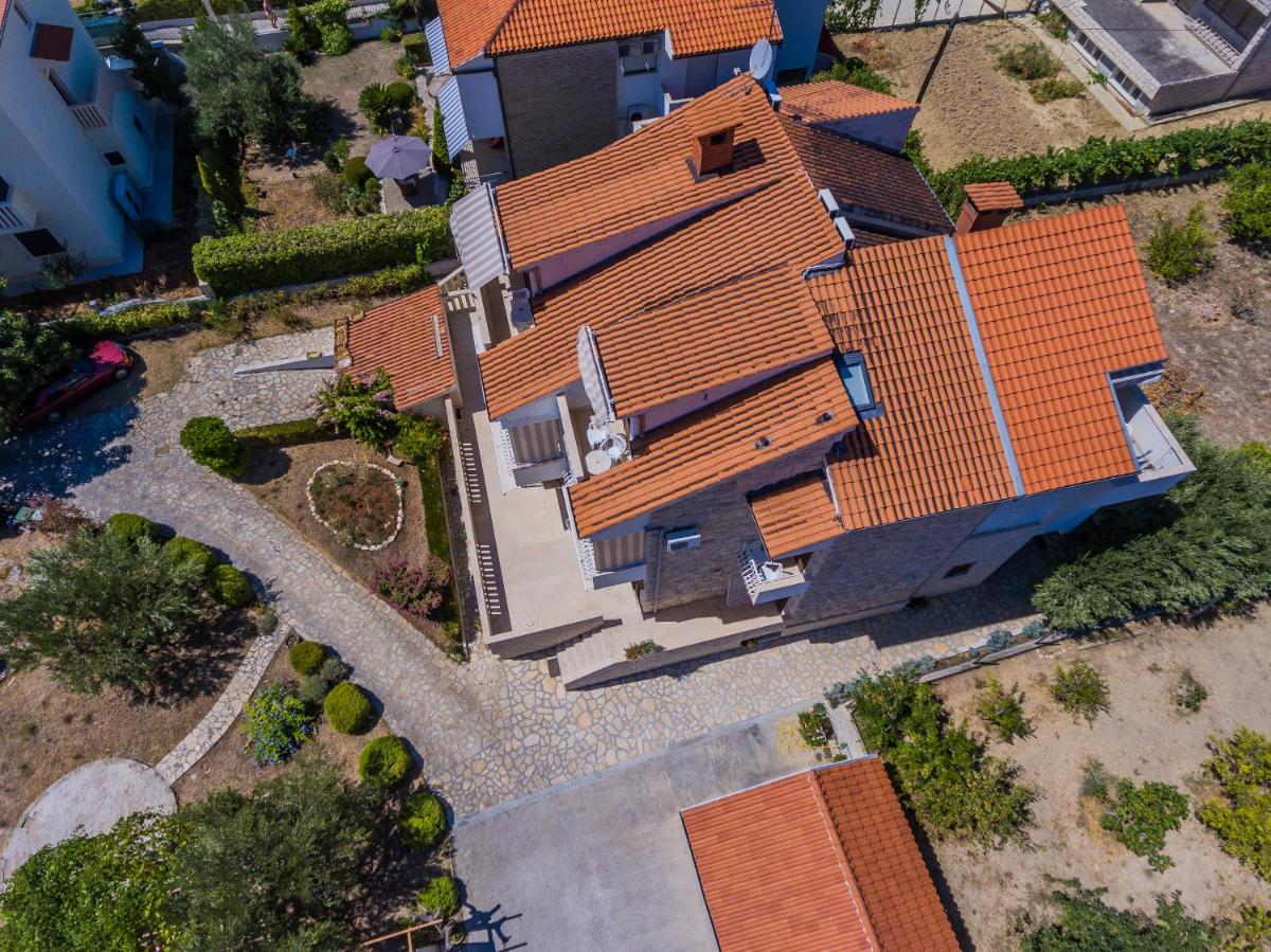 Apartments Beach Dugi rat - Housity