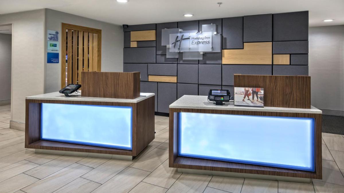 Holiday Inn Express & Suites Crossville, an IHG Hotel - Housity