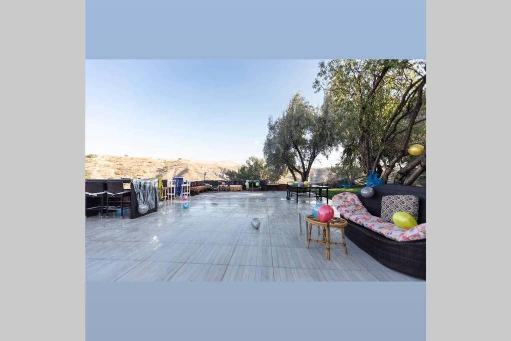 Huge Villa with Swimming Pool in Ankara - Housity
