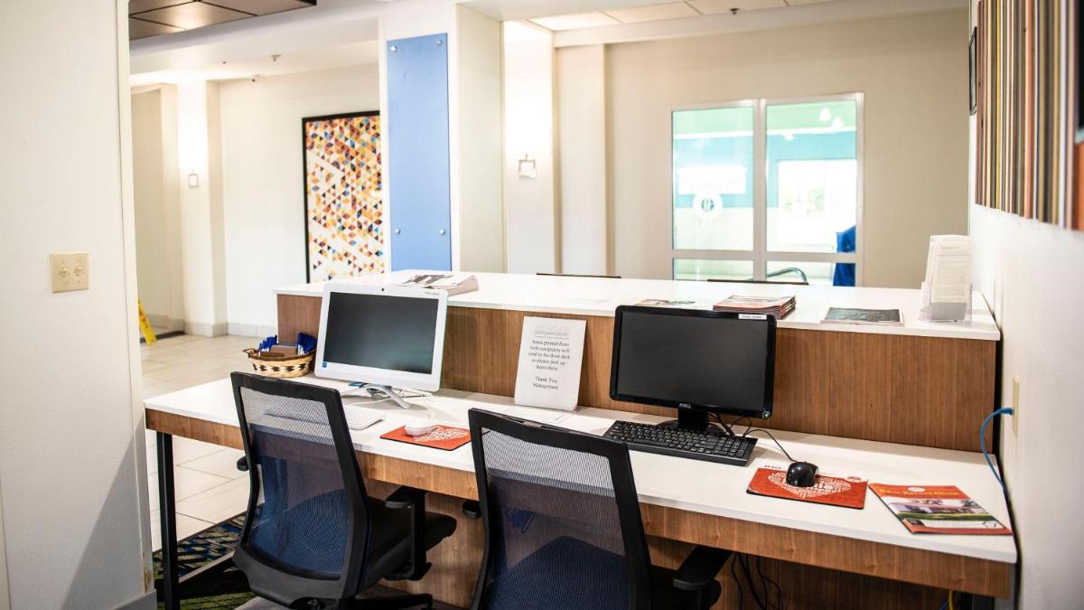 Holiday Inn Express Hotel & Suites Sedalia, an IHG Hotel - Housity