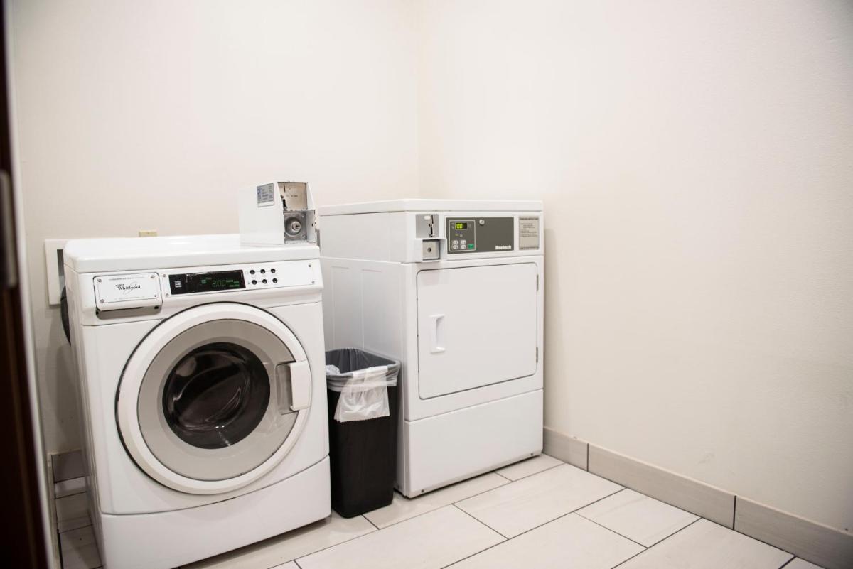 Holiday Inn Express Hotel & Suites Sedalia, an IHG Hotel - Housity