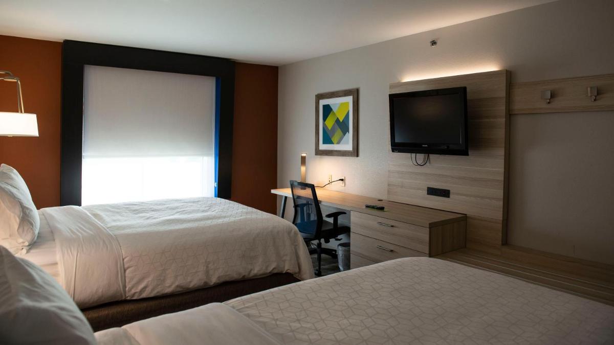 Holiday Inn Express Hotel & Suites Sedalia, an IHG Hotel - Housity