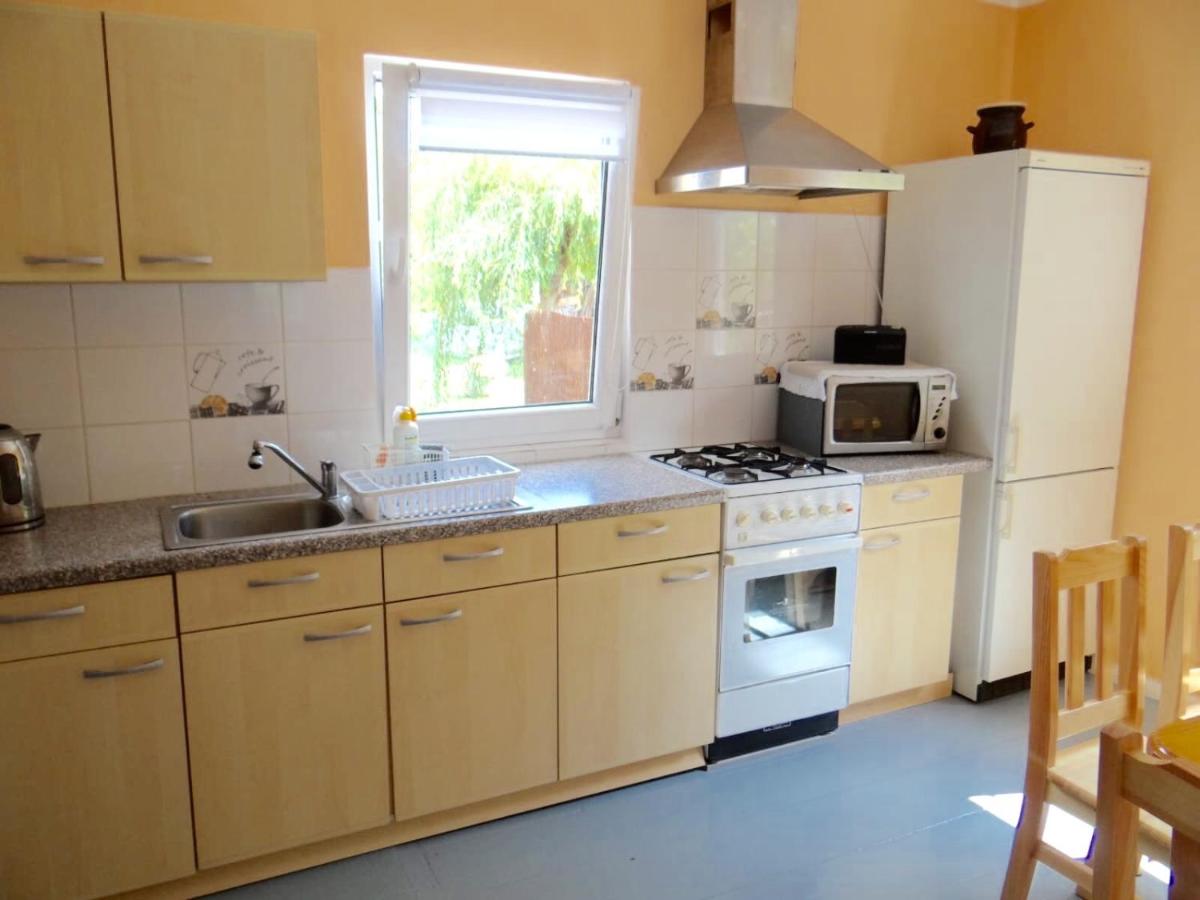 Domek przy Zalewie - Housity
