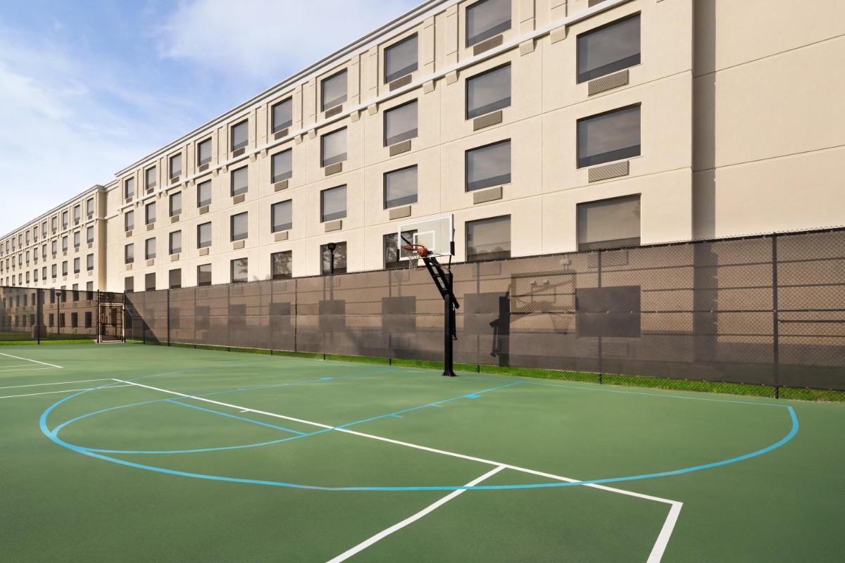 Holiday Inn Houston Intercontinental Airport, an IHG Hotel - Housity