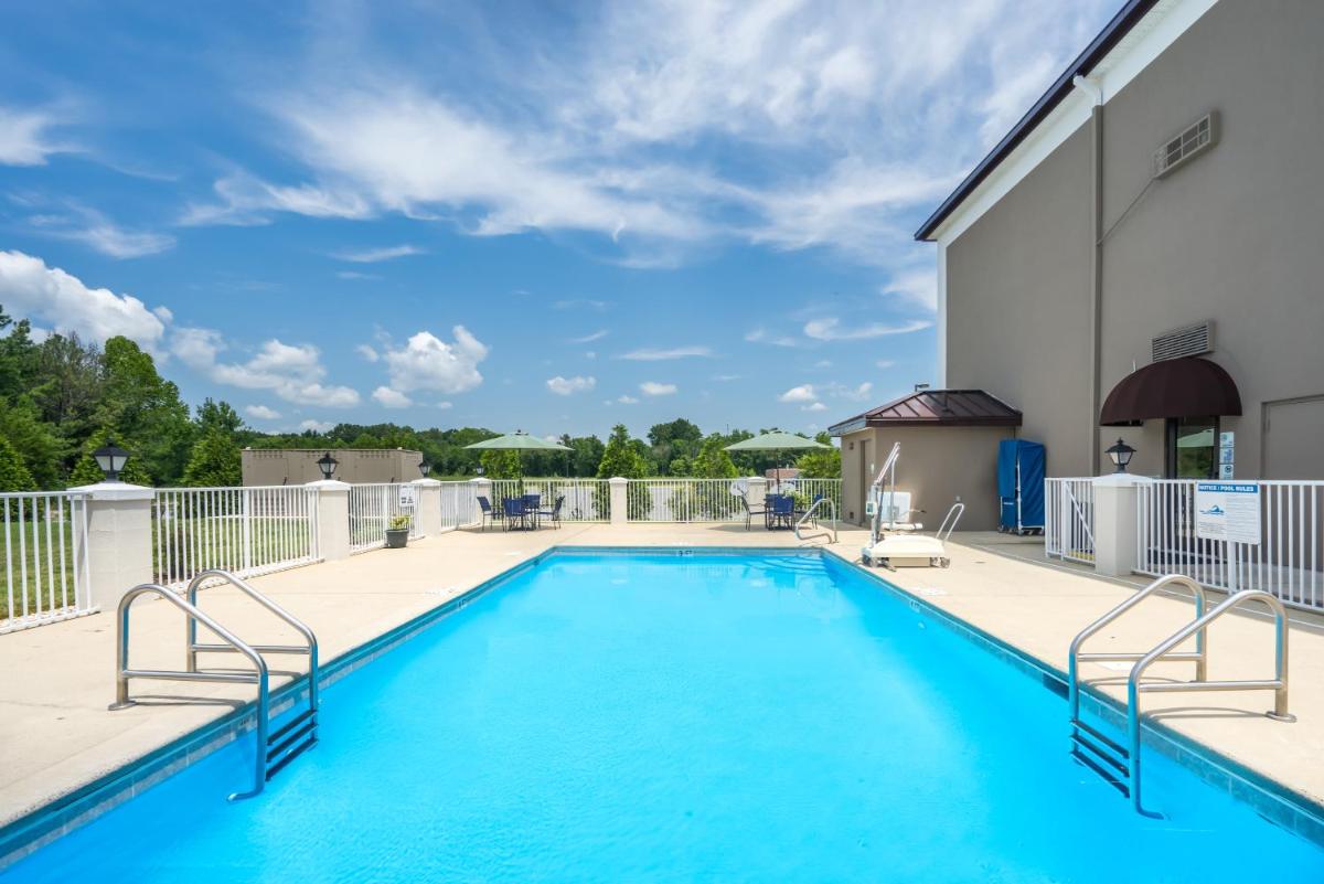 Holiday Inn Express Hotel & Suites Fort Payne by IHG - Housity