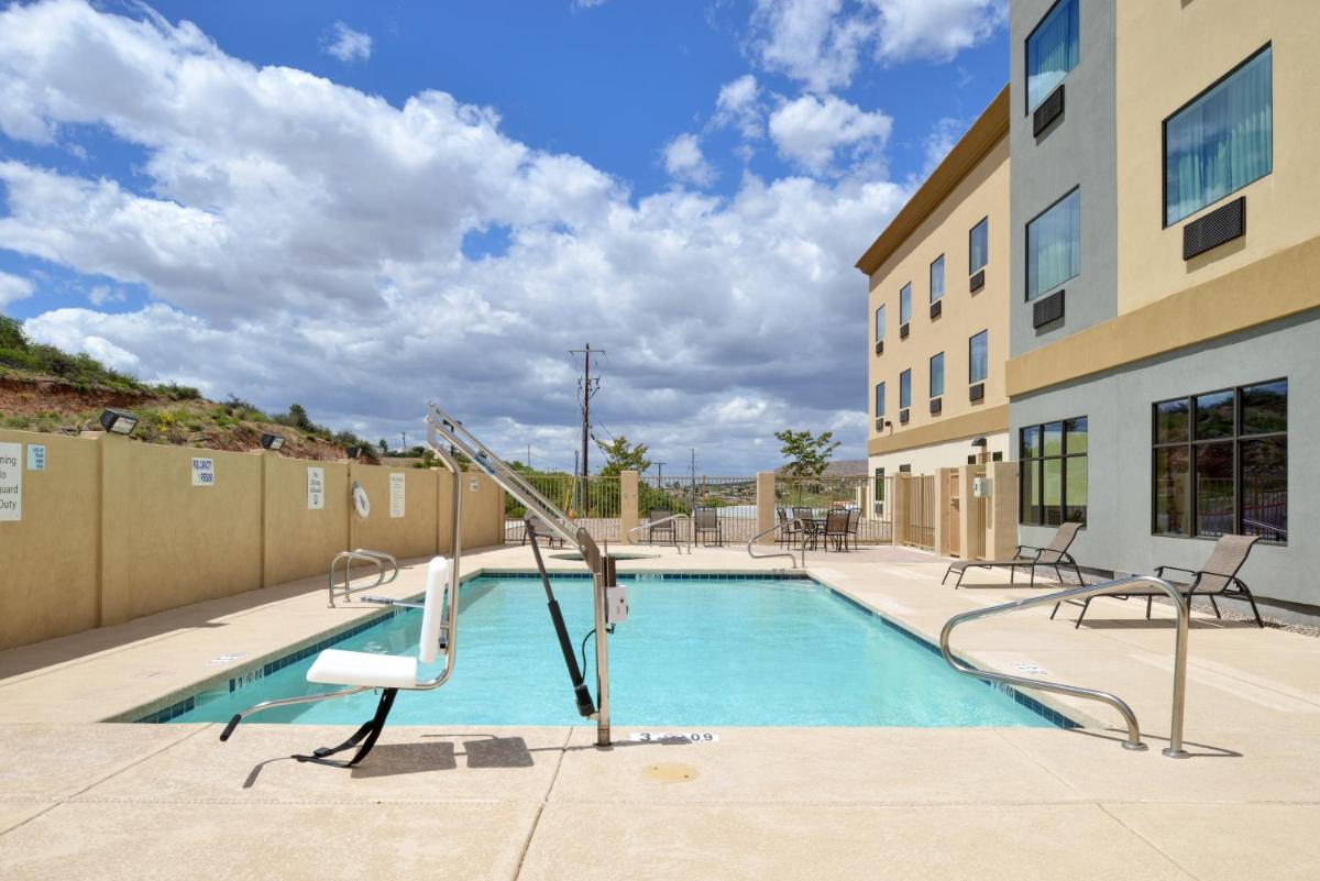 Holiday Inn Express & Suites Globe, an IHG Hotel - Housity