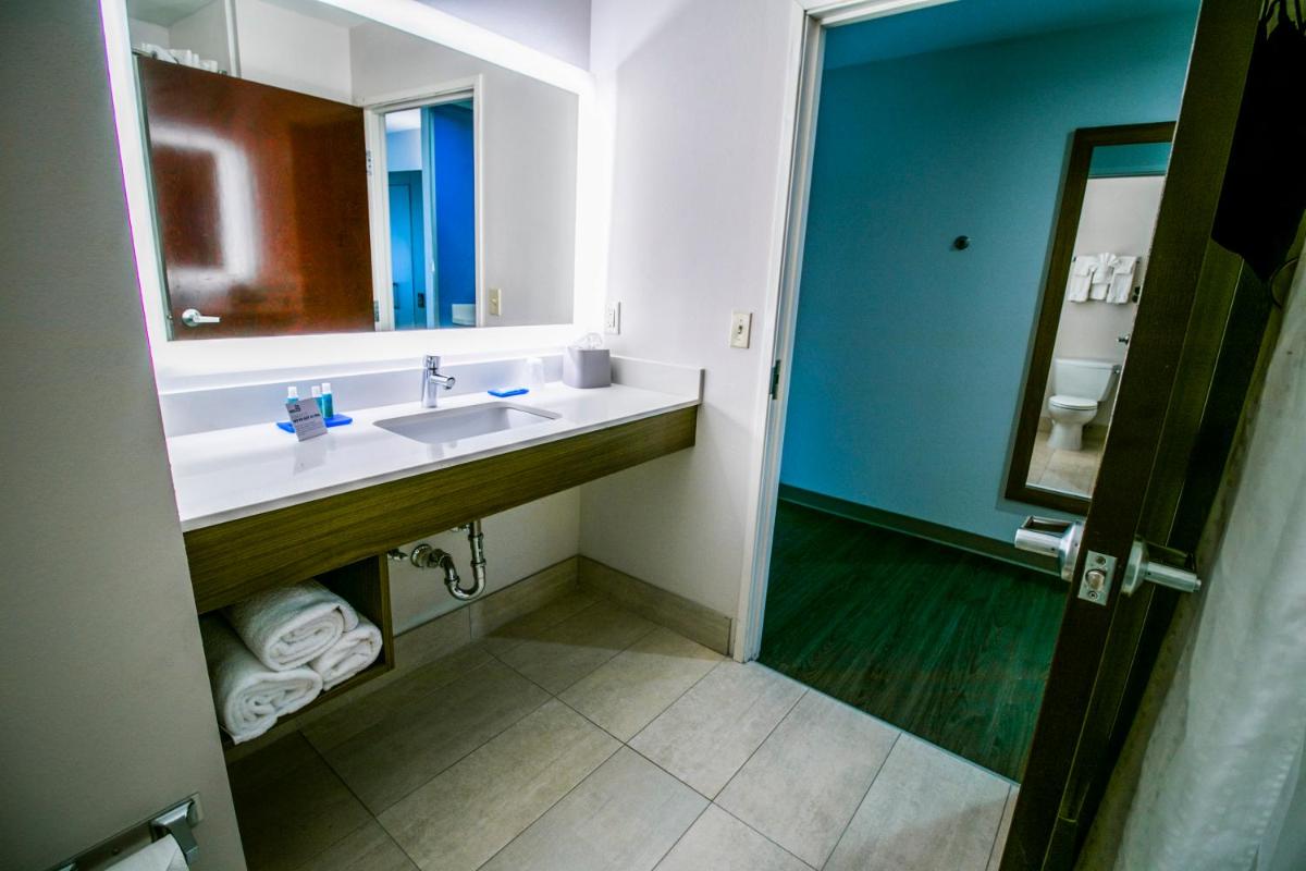 Holiday Inn Express Hotel & Suites Baton Rouge -Port Allen by IHG - Housity
